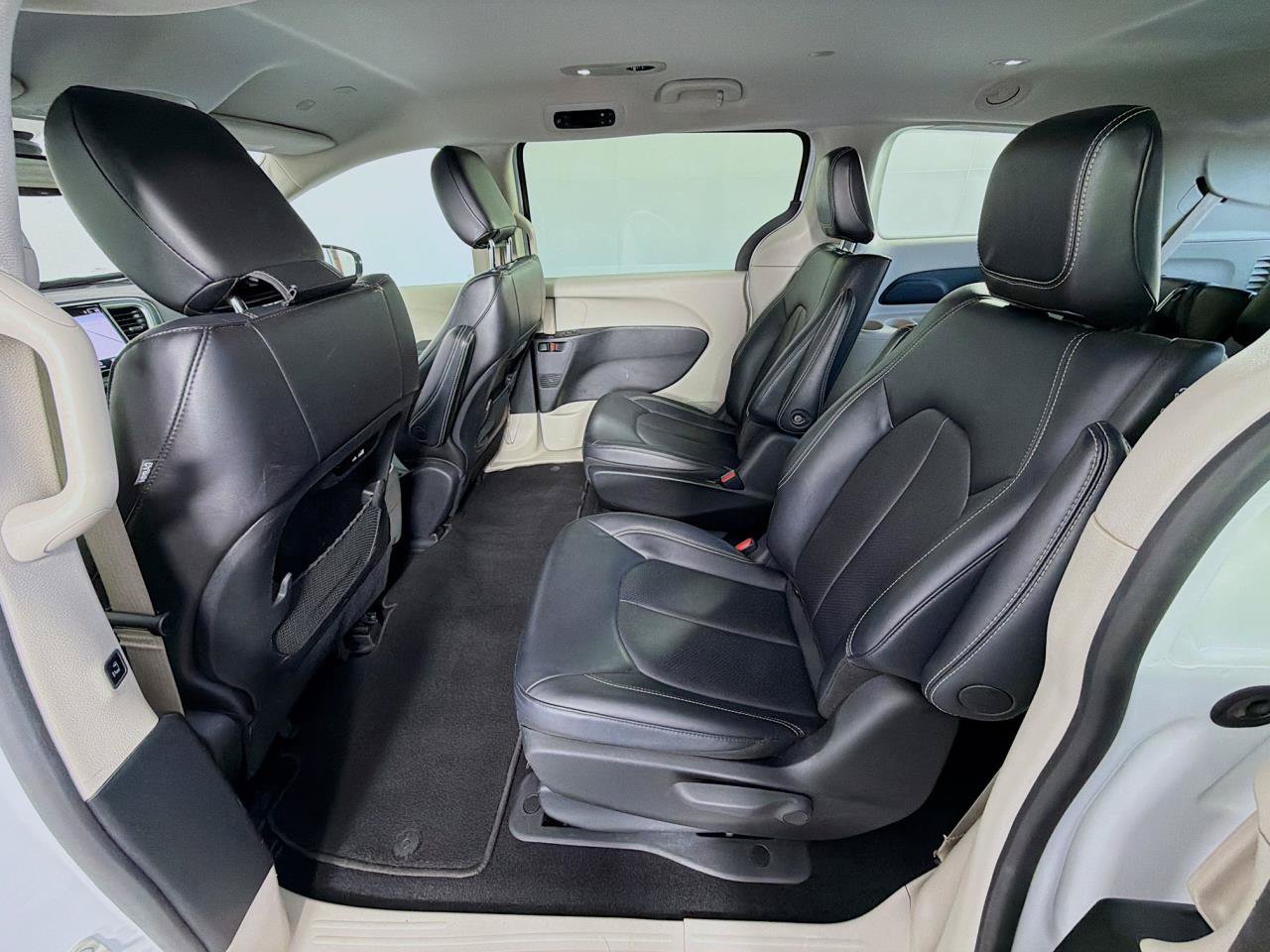 Used 2024 Chrysler Pacifica Limited FWD image 39