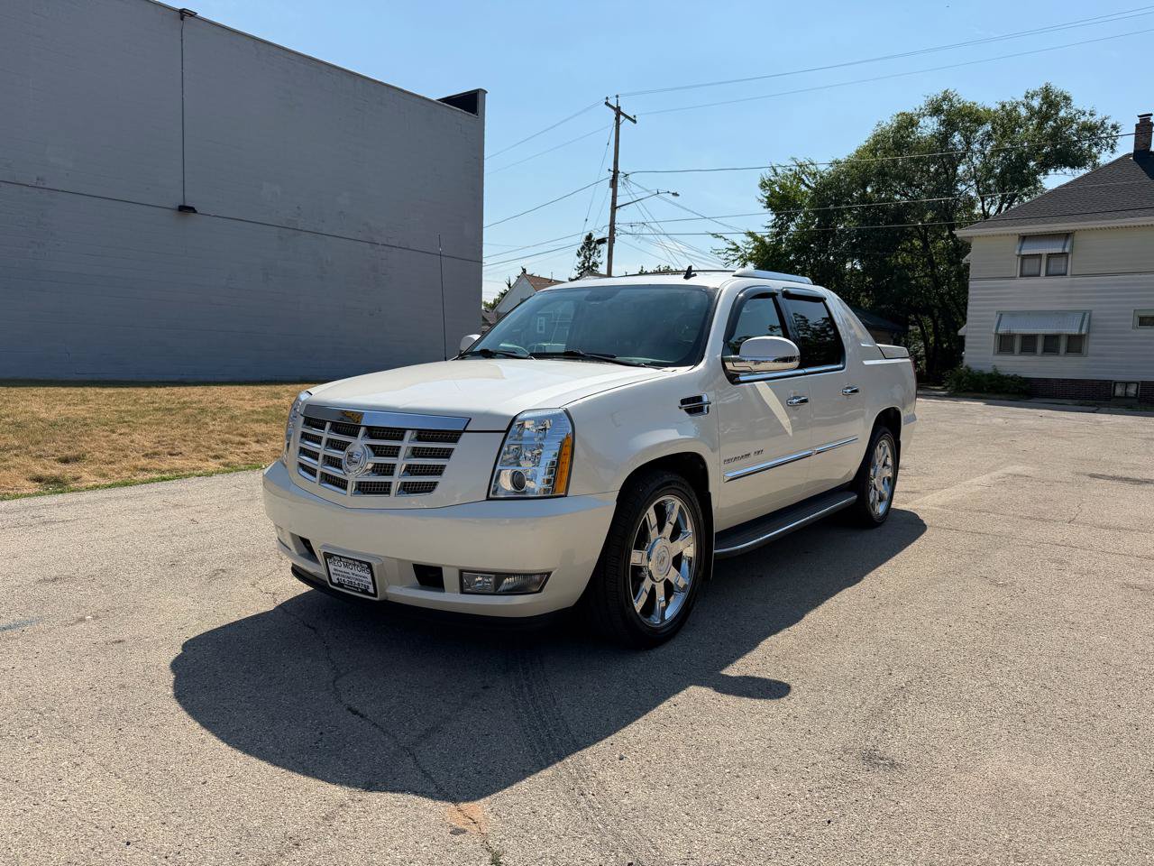 Used 2011 Cadillac Escalade EXT Luxury AWD/4WD image 3