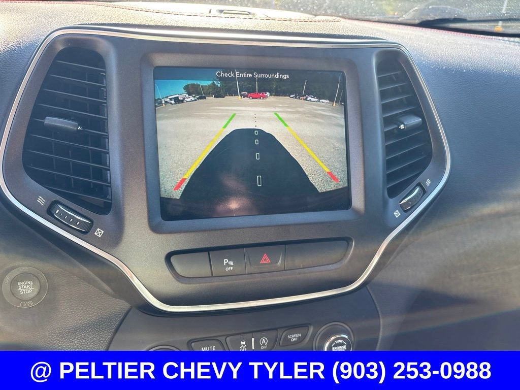 Used 2019 Jeep Cherokee Trailhawk w/ Cold Weather Group AWD/4WD image 17