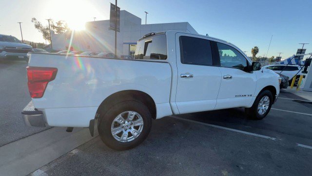 Used 2018 Nissan Titan SV image 8