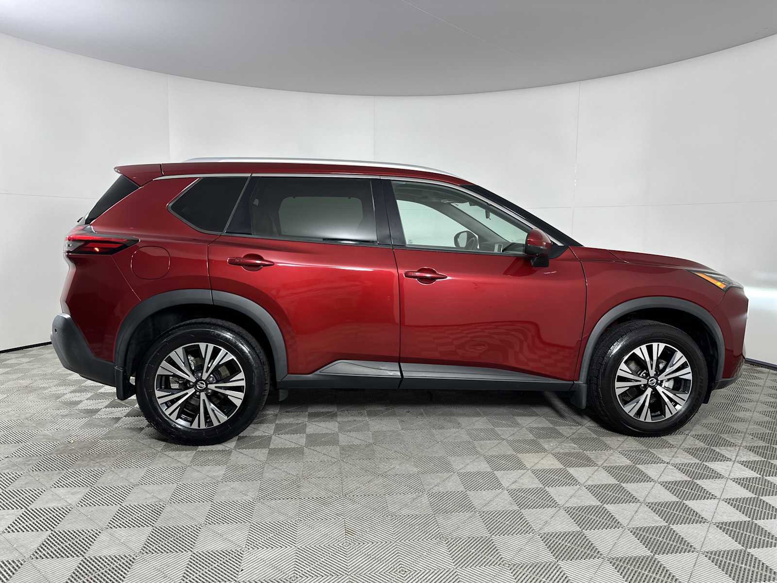 Used 2021 Nissan Rogue SV w/ Premium Package FWD image 9