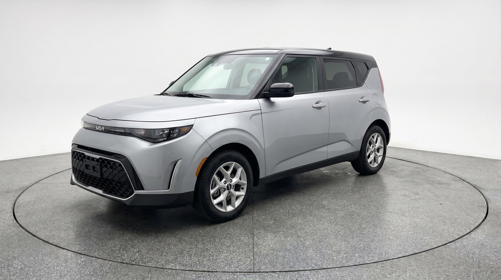 Used 2025 Kia Soul LX w/ LX Technology Package FWD image 3