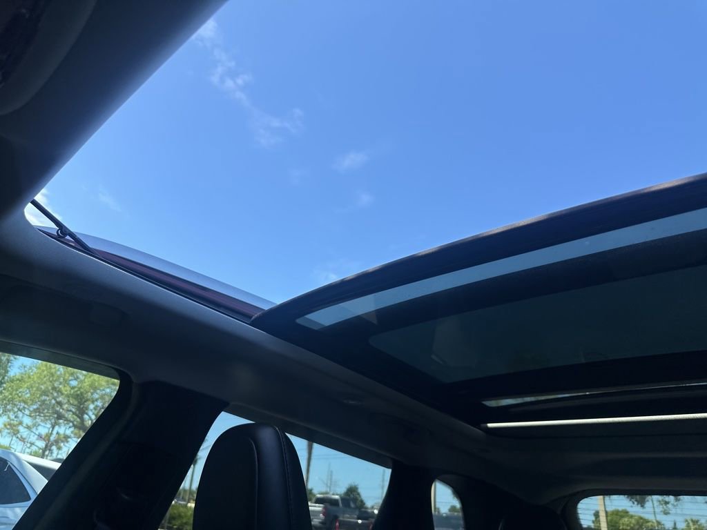 Used 2019 Jeep Cherokee Latitude Plus w/ Comfort/Convenience Group AWD/4WD image 18