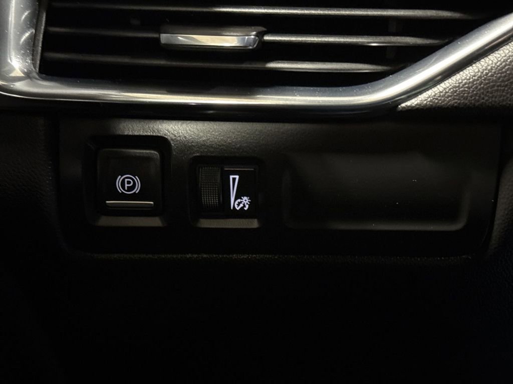 Used 2023 Cadillac XT4 Sport w/ Enhanced Visibility Package image 19