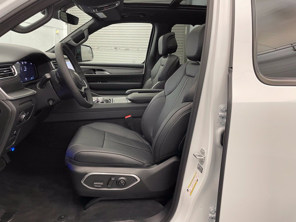 New 2026 Jeep Grand Wagoneer L Limited AWD/4WD image 20