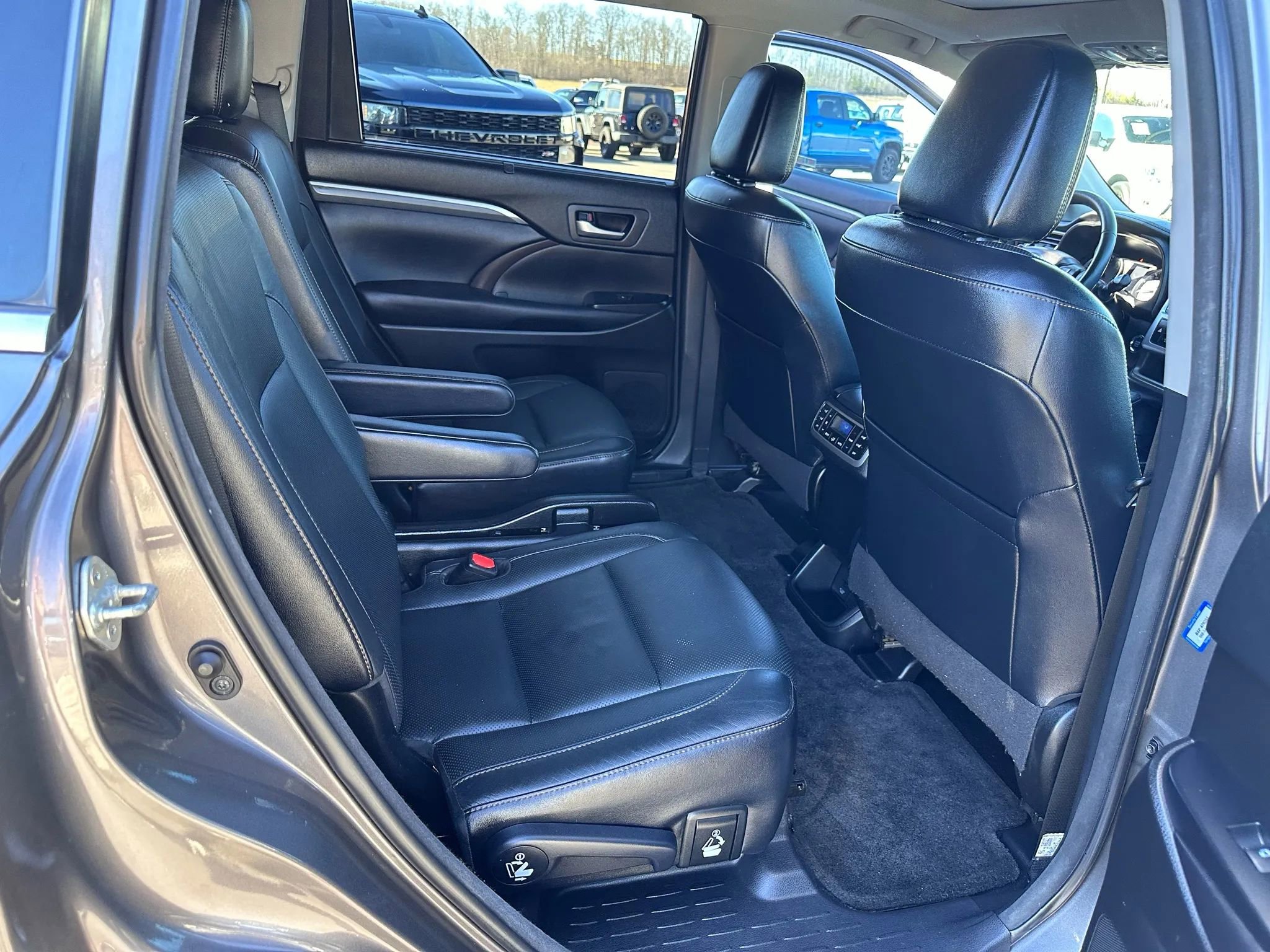 Used 2018 Toyota Highlander Limited Platinum image 13