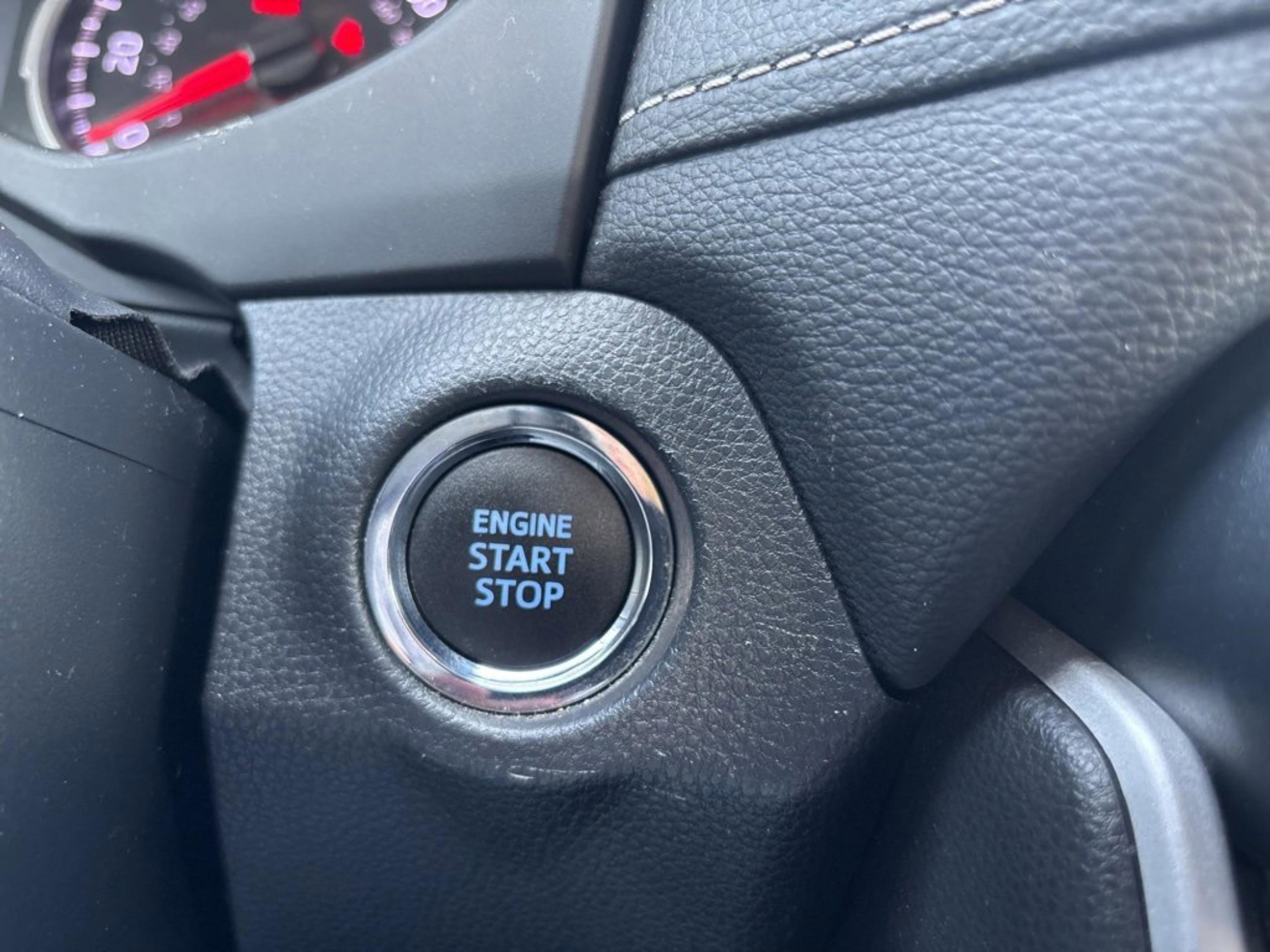 Used 2021 Toyota RAV4 XLE Premium image 24