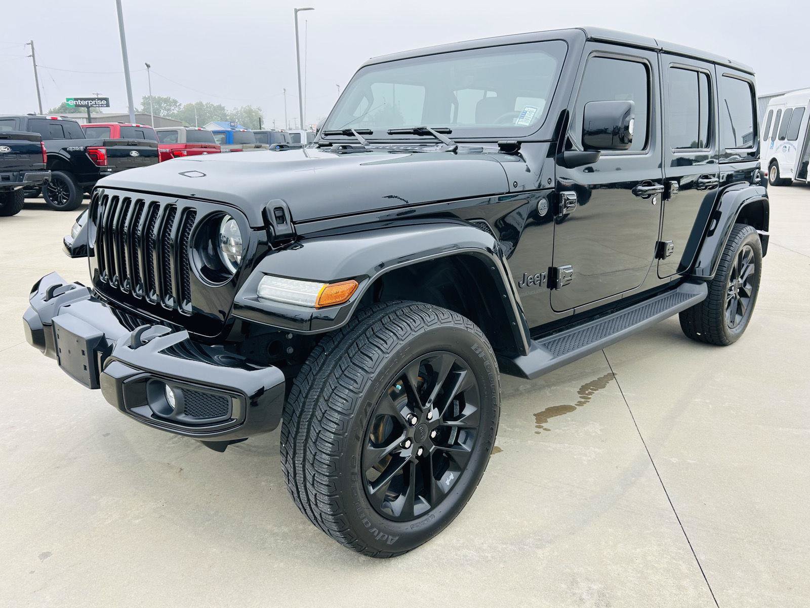 Used 2023 Jeep Wrangler Unlimited Sahara AWD/4WD image 32