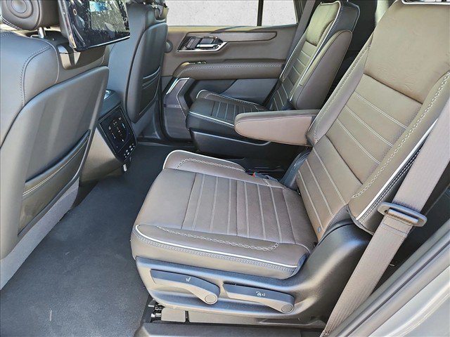 New 2026 GMC Yukon Denali Ultimate w/ LPO, Get Active Package AWD/4WD image 16
