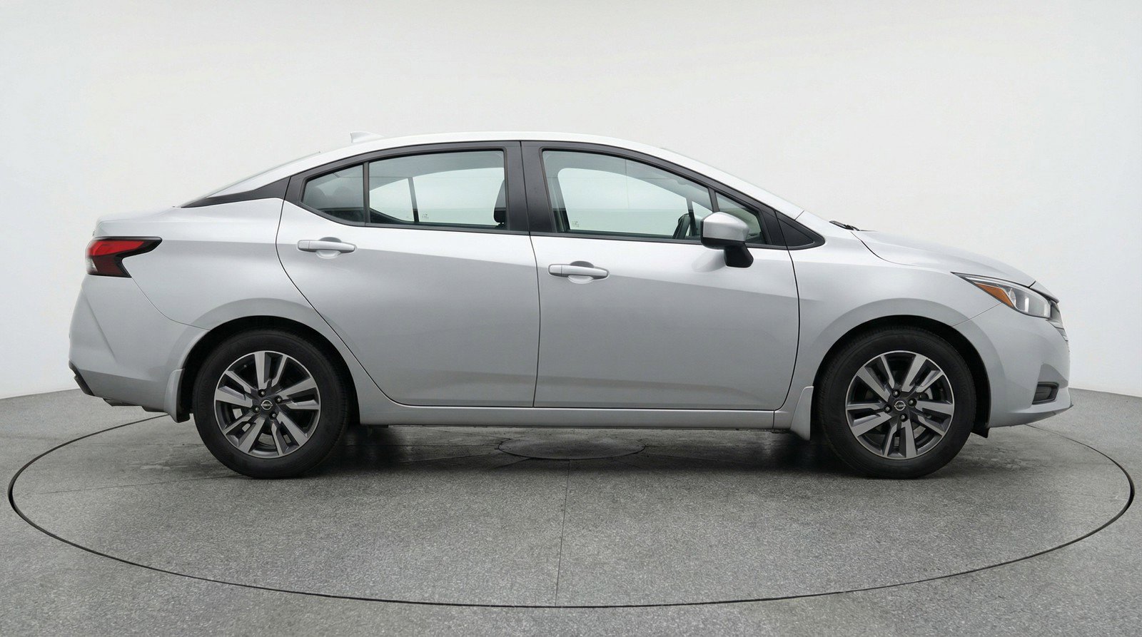 Used 2025 Nissan Versa SV image 11