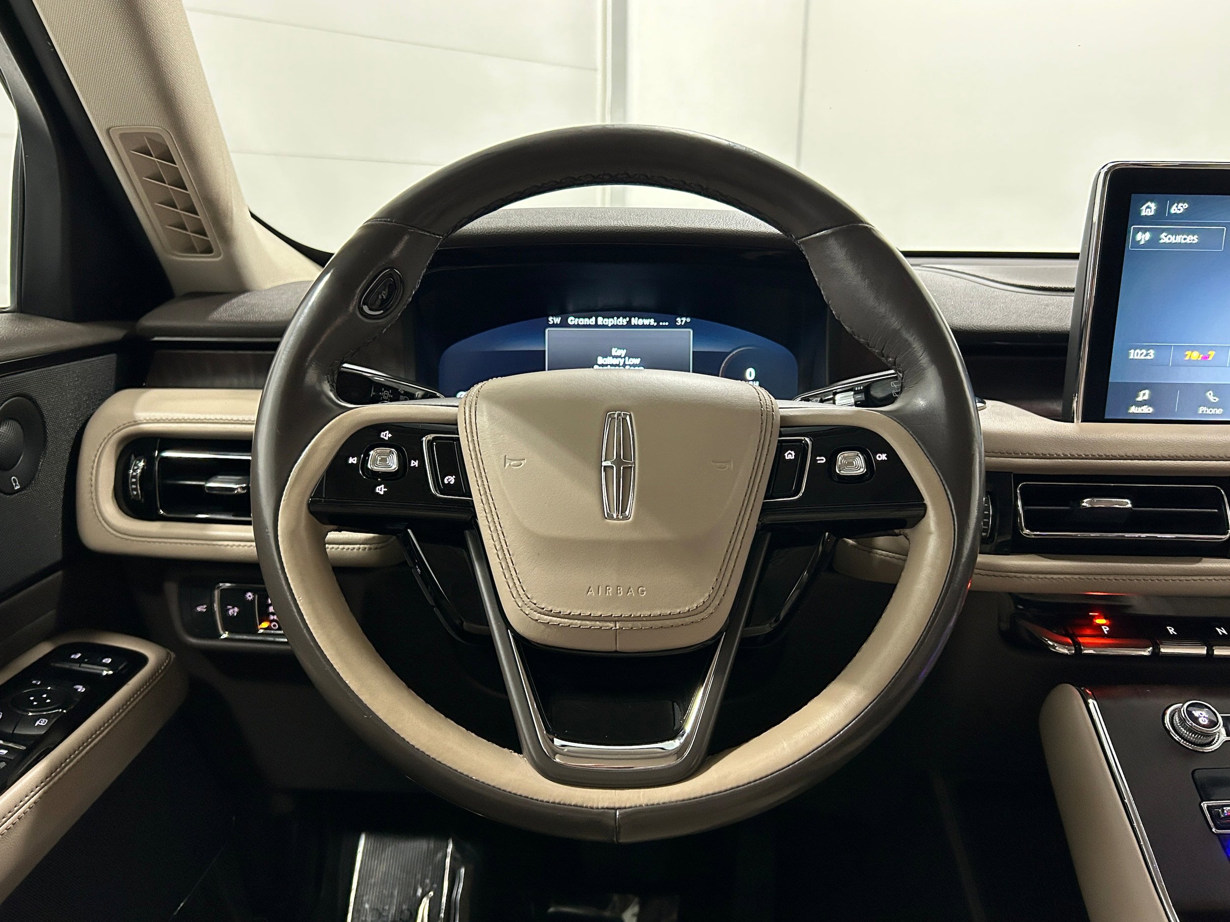 Used 2022 Lincoln Aviator Reserve w/ Elements Package Plus AWD/4WD image 12
