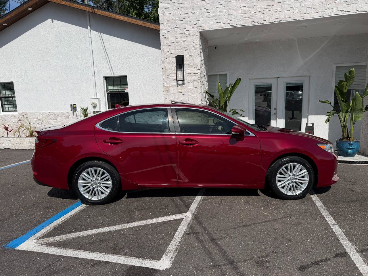 Used 2014 Lexus ES 350 w/ Luxury Package FWD image 16
