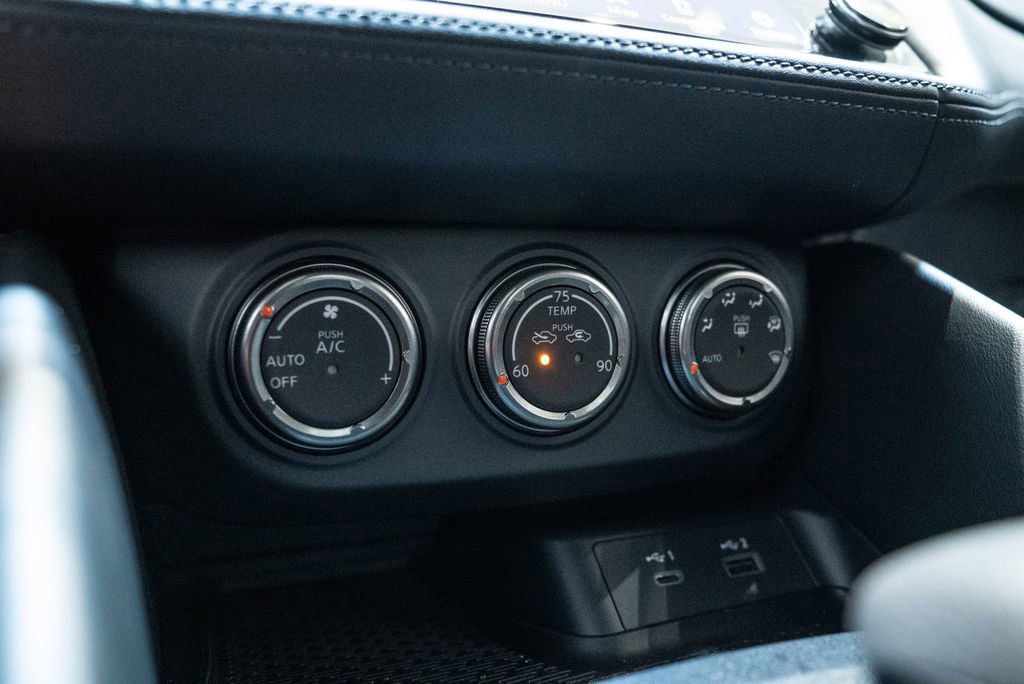 Used 2024 Nissan Z Performance w/ Floor Mat Package RWD image 31