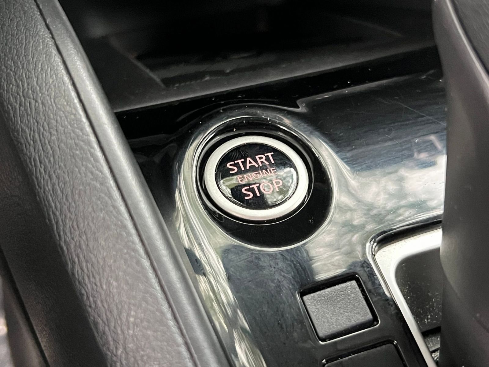 Used 2025 Nissan Versa SV FWD image 20