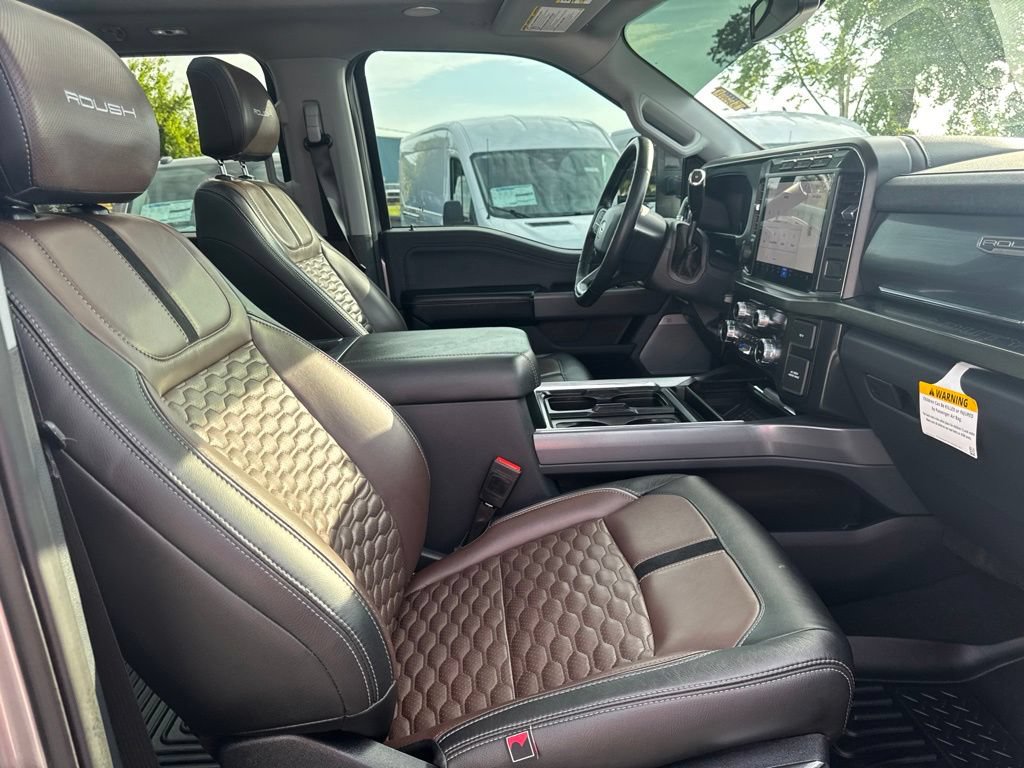 Used 2024 Ford F350 Lariat w/ Lariat Ultimate Package AWD/4WD image 38