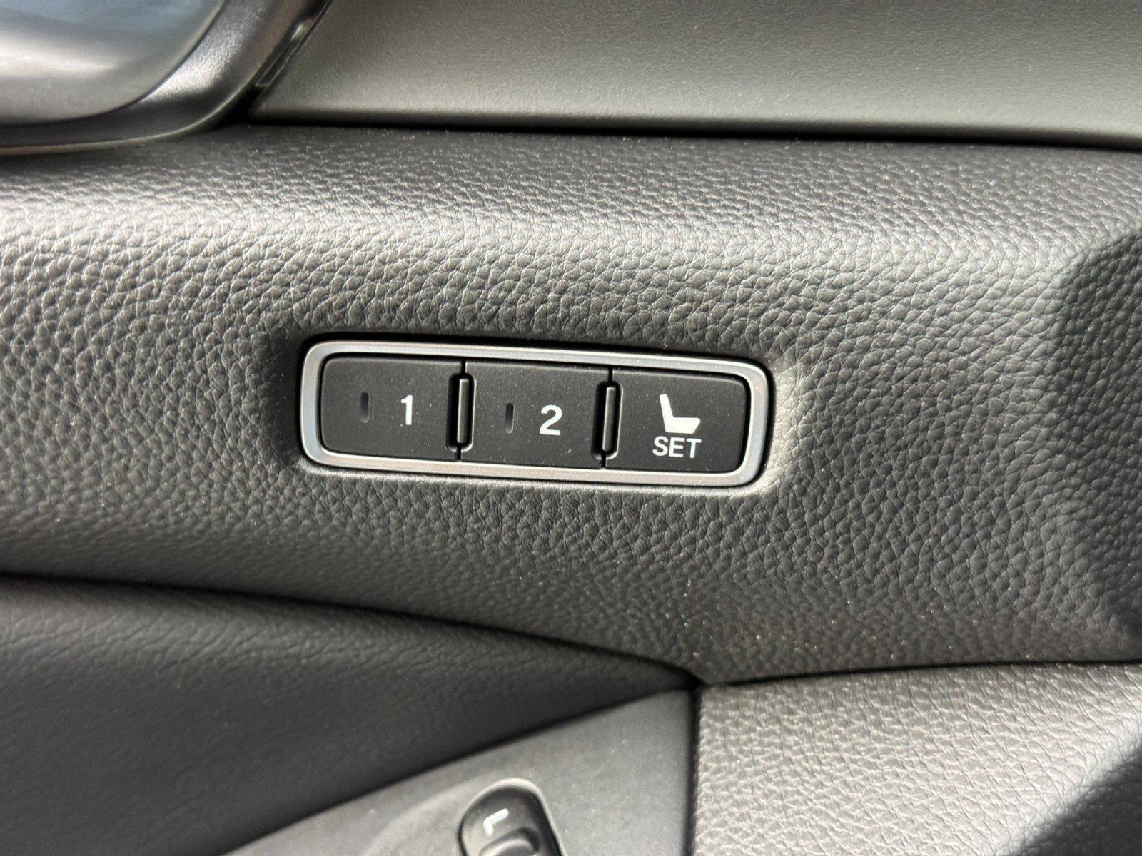 Used 2018 Honda Accord EX-L image 17