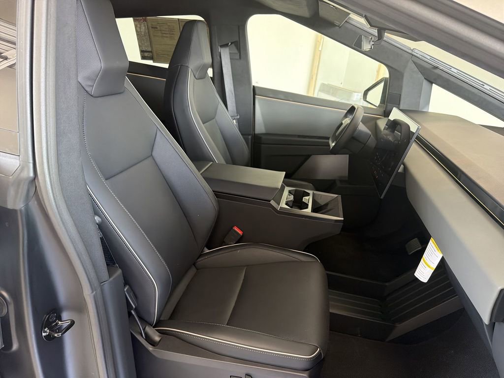 Used 2025 Tesla Cybertruck AWD Crew Cab image 29