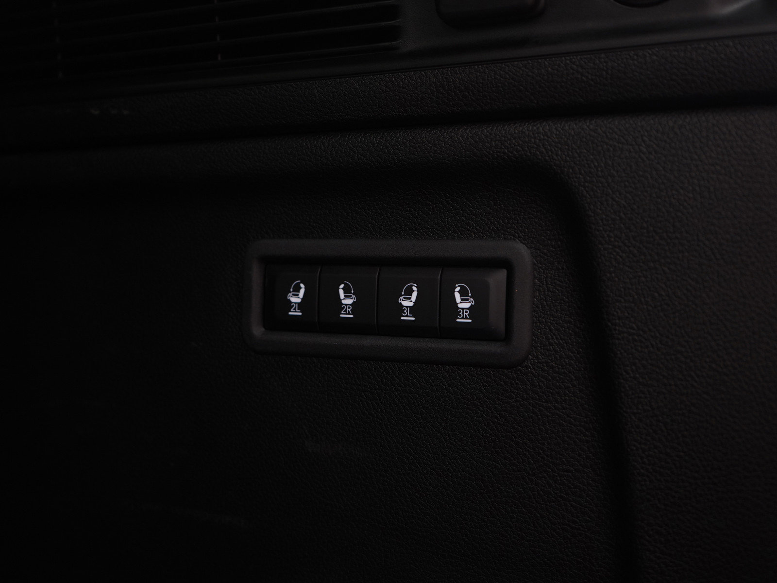 Used 2023 Jeep Wagoneer L Series II w/ Premium Group I image 19