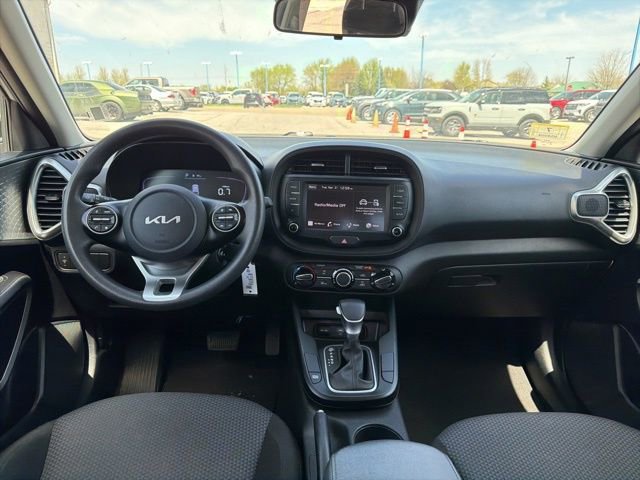 Used 2023 Kia Soul LX w/ Option Group 015 image 17