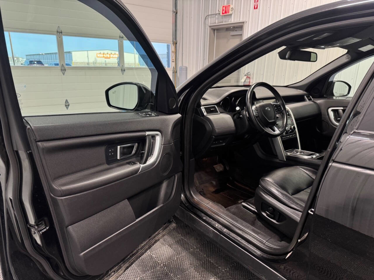 Used 2019 Land Rover Discovery Sport HSE image 6