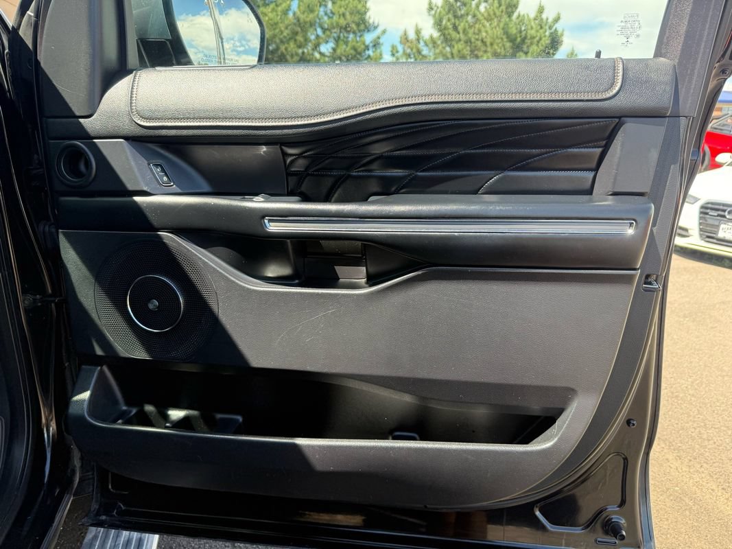 Used 2018 Ford Expedition Max Platinum AWD/4WD image 28
