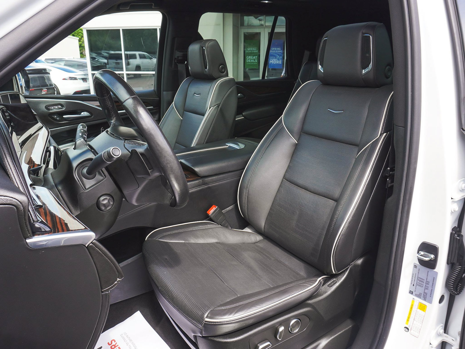 Used 2023 Cadillac Escalade Premium Luxury AWD/4WD image 38