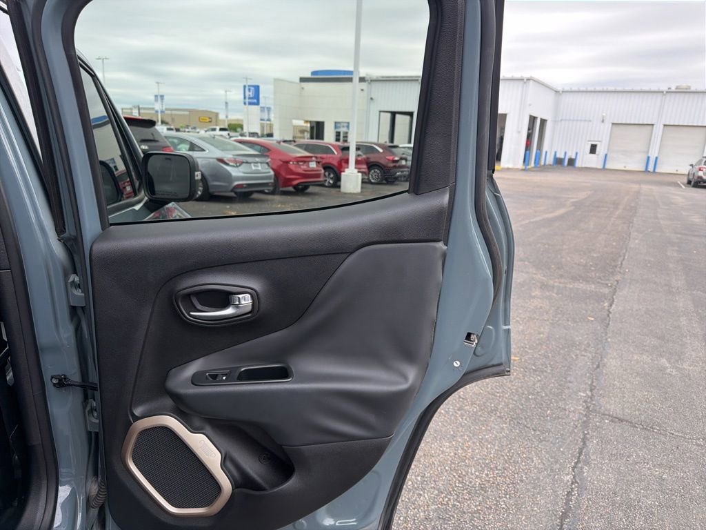 Used 2017 Jeep Renegade Trailhawk image 25