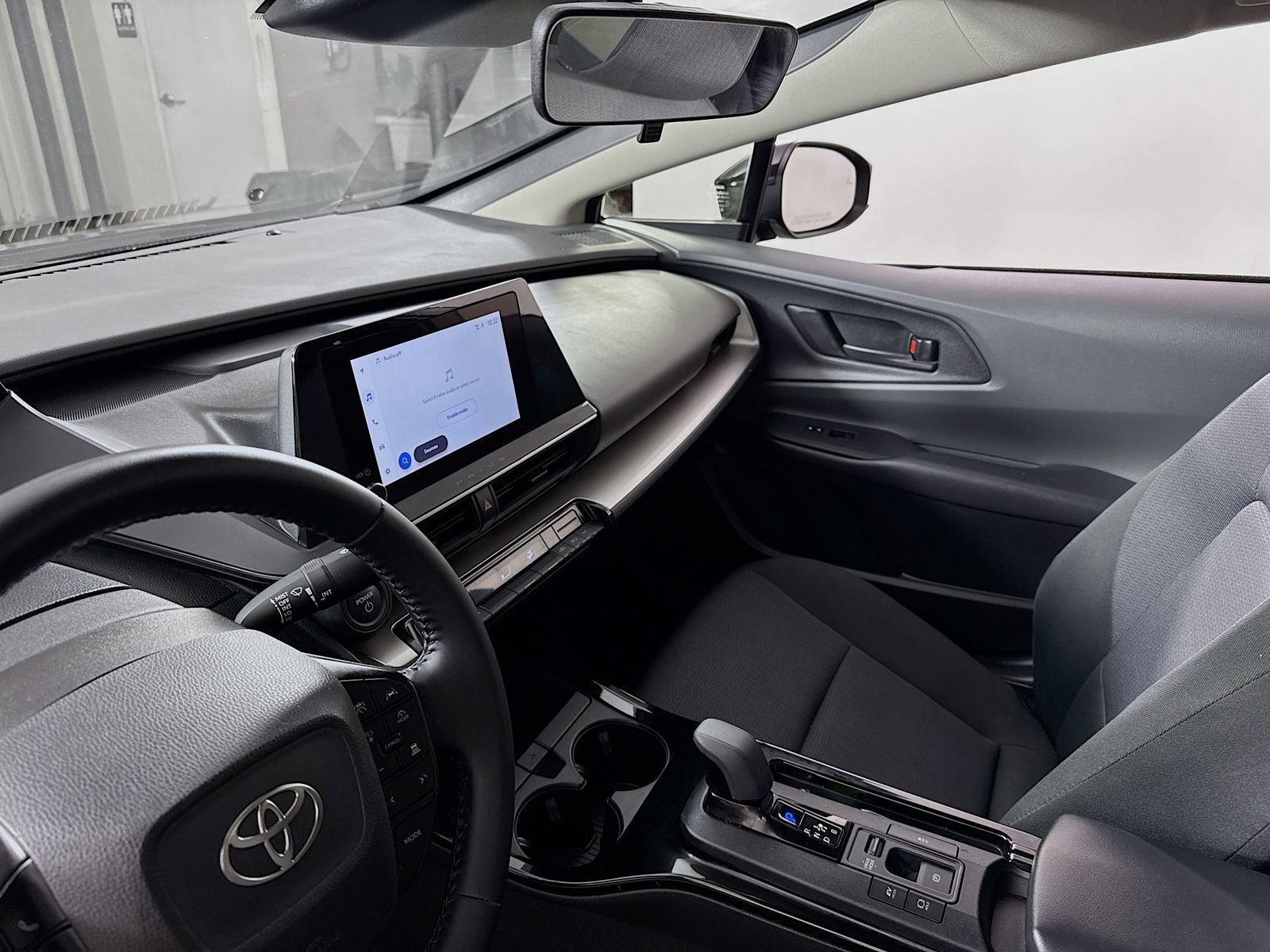 Used 2025 Toyota Prius LE FWD image 6