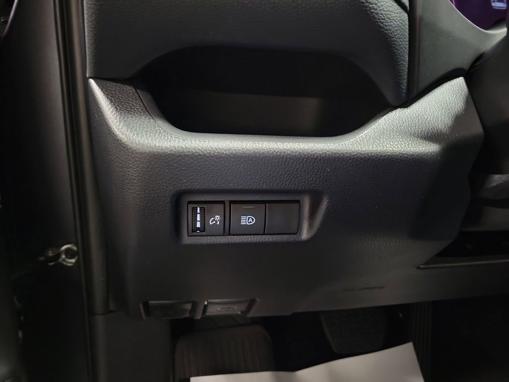 Used 2024 Toyota RAV4 XLE AWD/4WD image 21