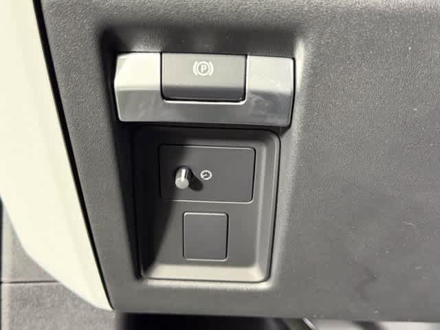 New 2026 Land Rover Defender 110 X-Dynamic SE AWD/4WD image 28