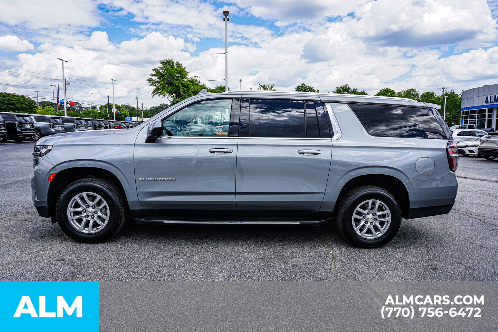 Used 2024 Chevrolet Suburban LT RWD image 10