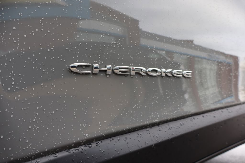 Used 2020 Jeep Cherokee Latitude Plus w/ Cold Weather Group AWD/4WD image 8