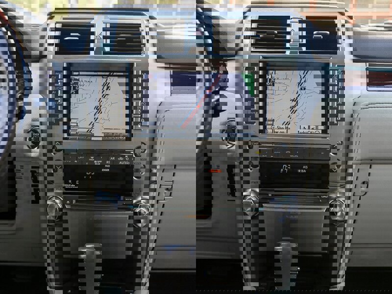 Used 2011 Lexus GX 460 w/ Comfort Plus Pkg image 17