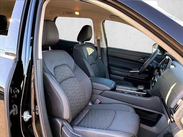 Used 2025 Nissan Pathfinder SV w/ Cargo Package image 9