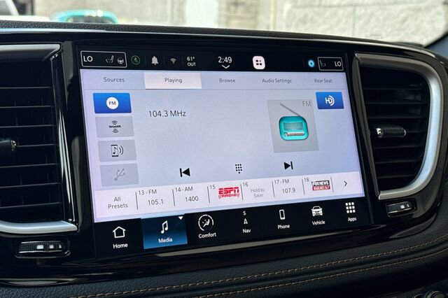 Used 2023 Chrysler Pacifica Pinnacle FWD image 20