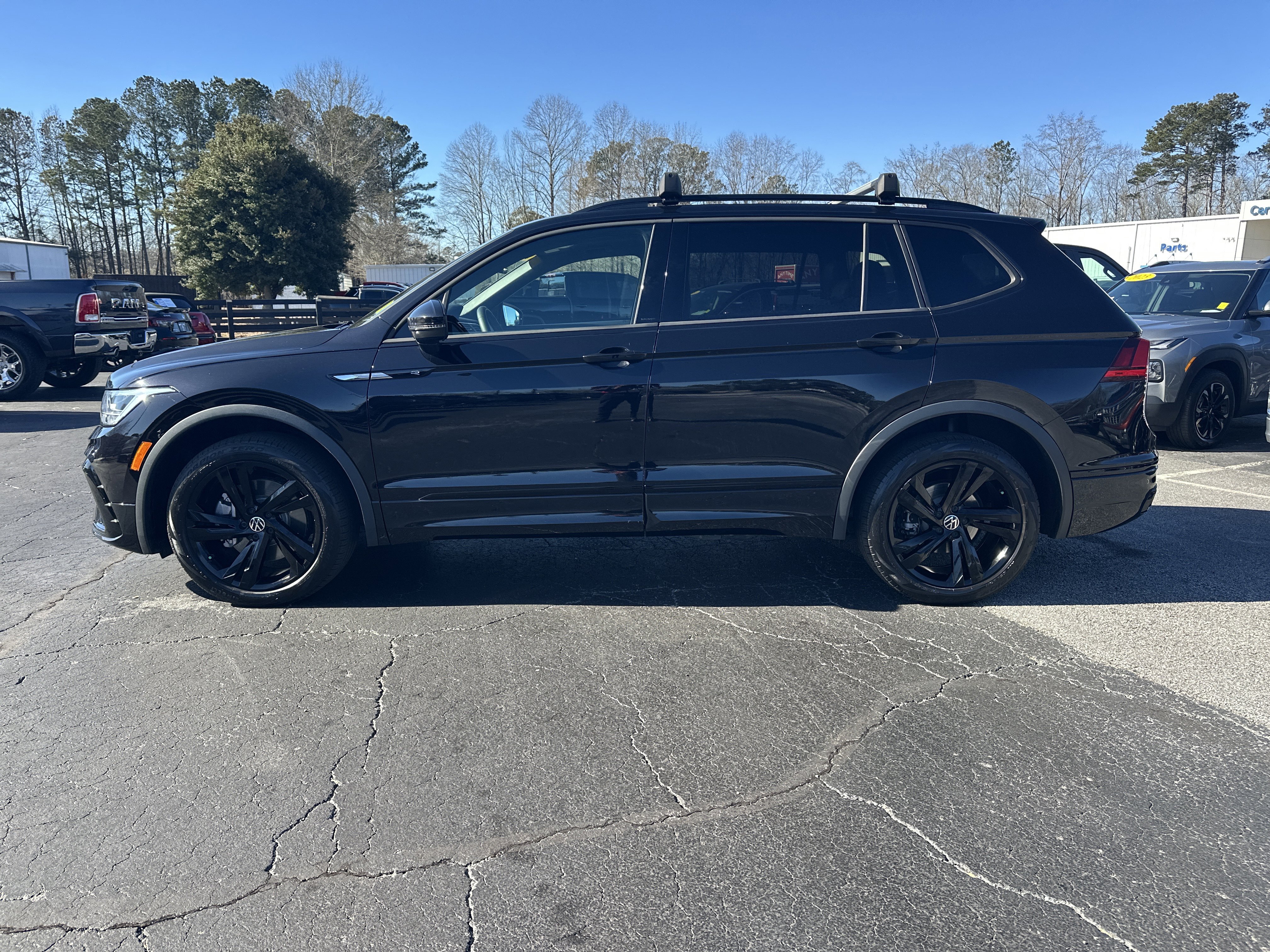 Used 2023 Volkswagen Tiguan SE R-Line image 5