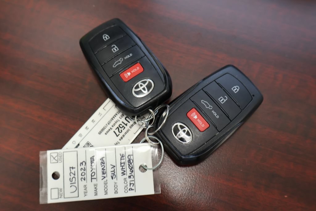 Used 2023 Toyota Venza LE AWD/4WD image 26