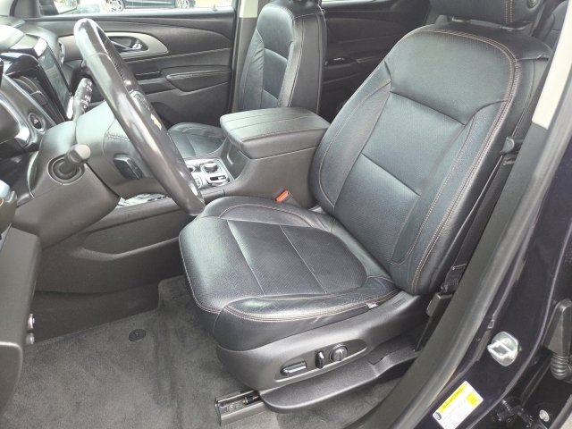 Used 2020 Chevrolet Traverse LT w/ Driver Confidence II Package AWD/4WD image 16