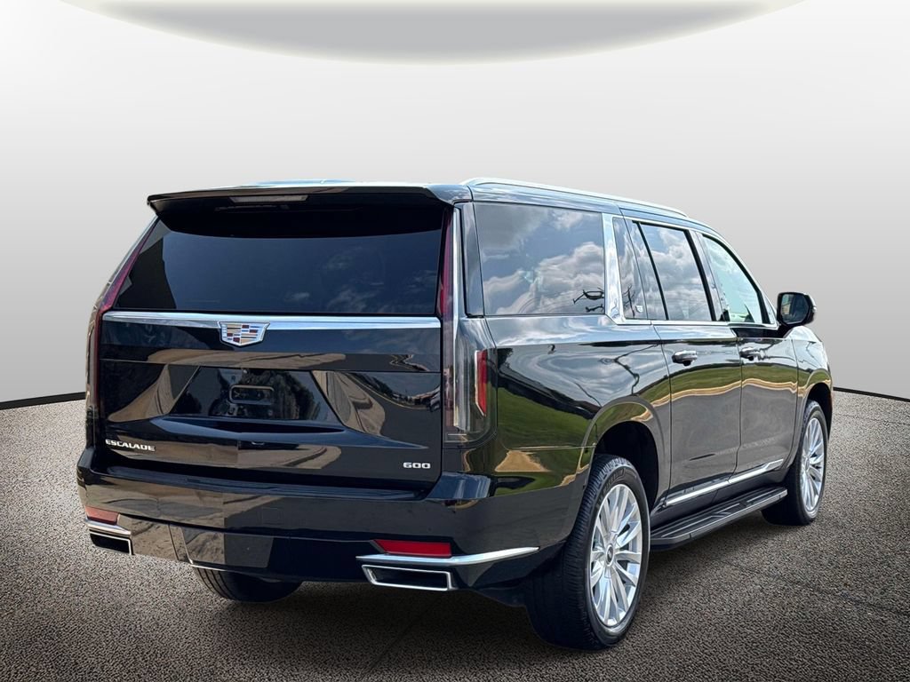 Used 2023 Cadillac Escalade ESV Luxury AWD/4WD image 2