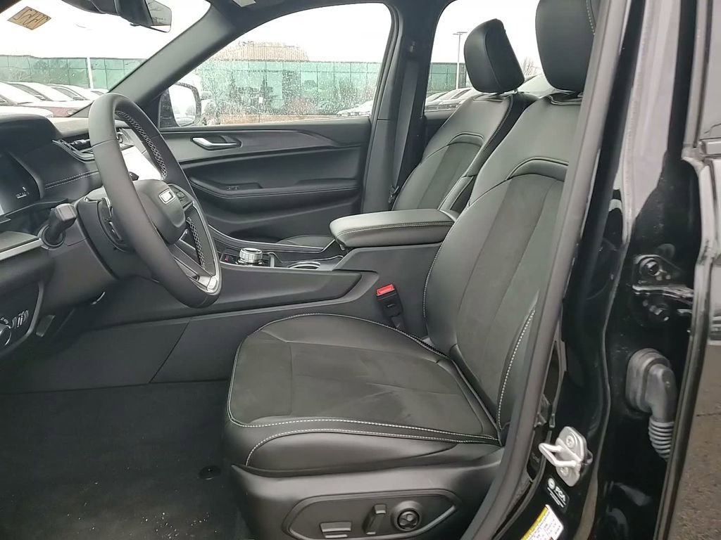 New 2025 Jeep Grand Cherokee L Altitude image 26