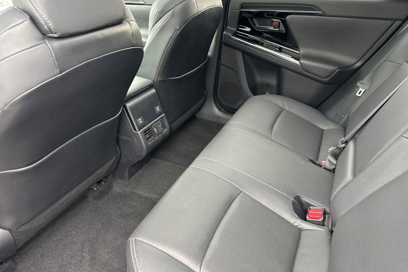 Used 2023 Toyota bZ4X Limited image 15