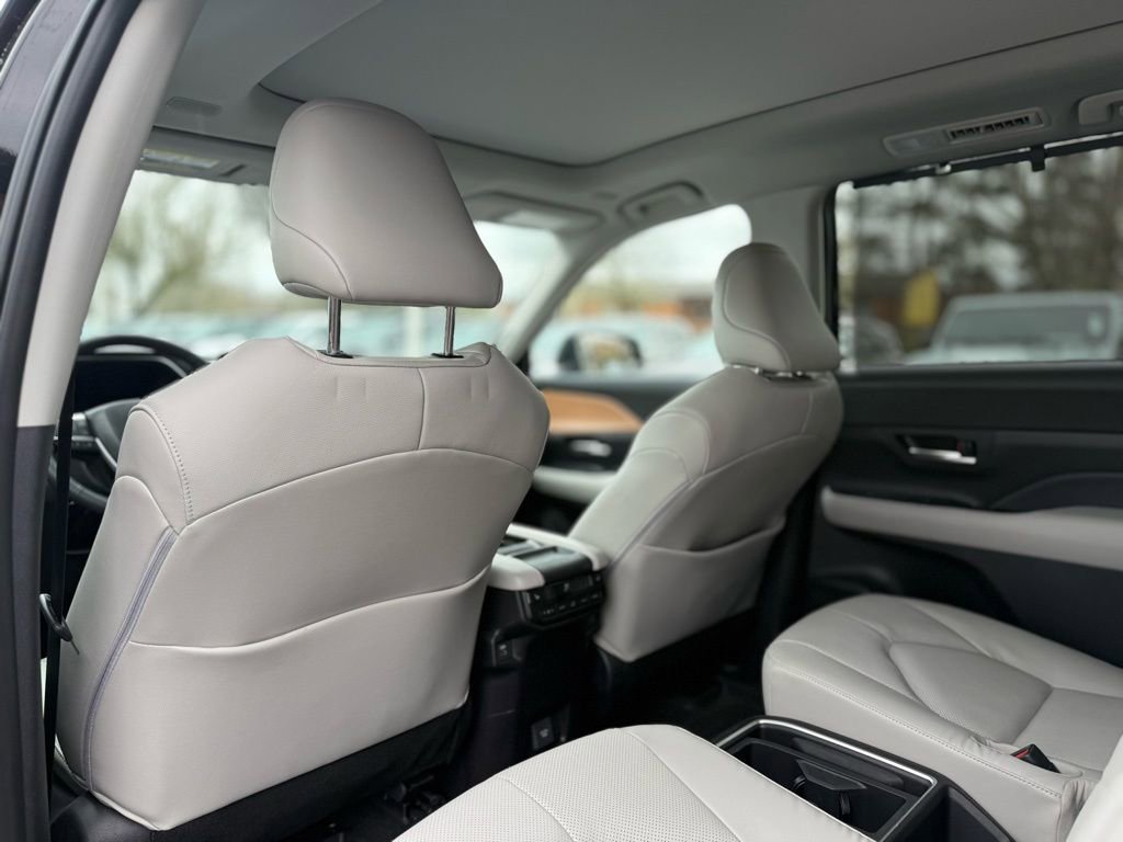 Certified 2025 Toyota Grand Highlander Limited image 17