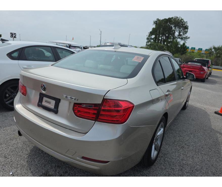 Used 2015 BMW 320i Sedan RWD image 4