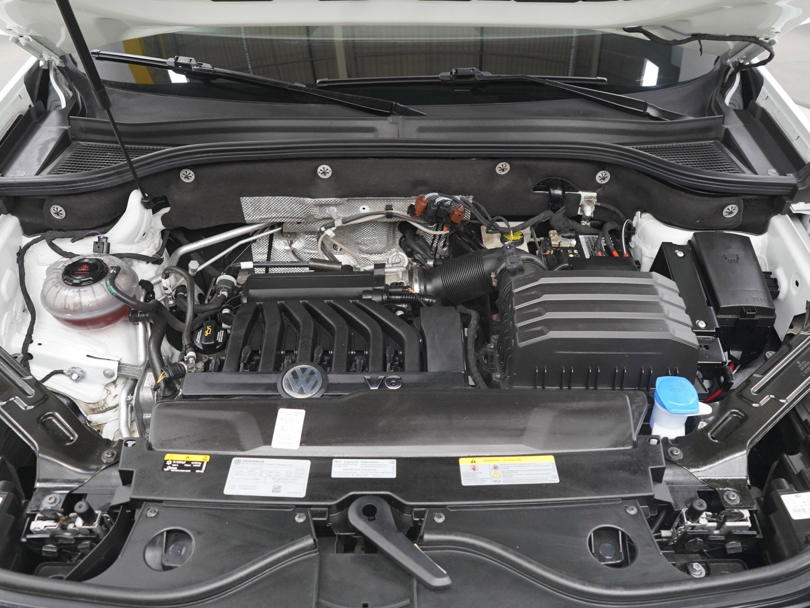 Used 2023 Volkswagen Atlas Cross Sport SEL Premium R-Line image 31