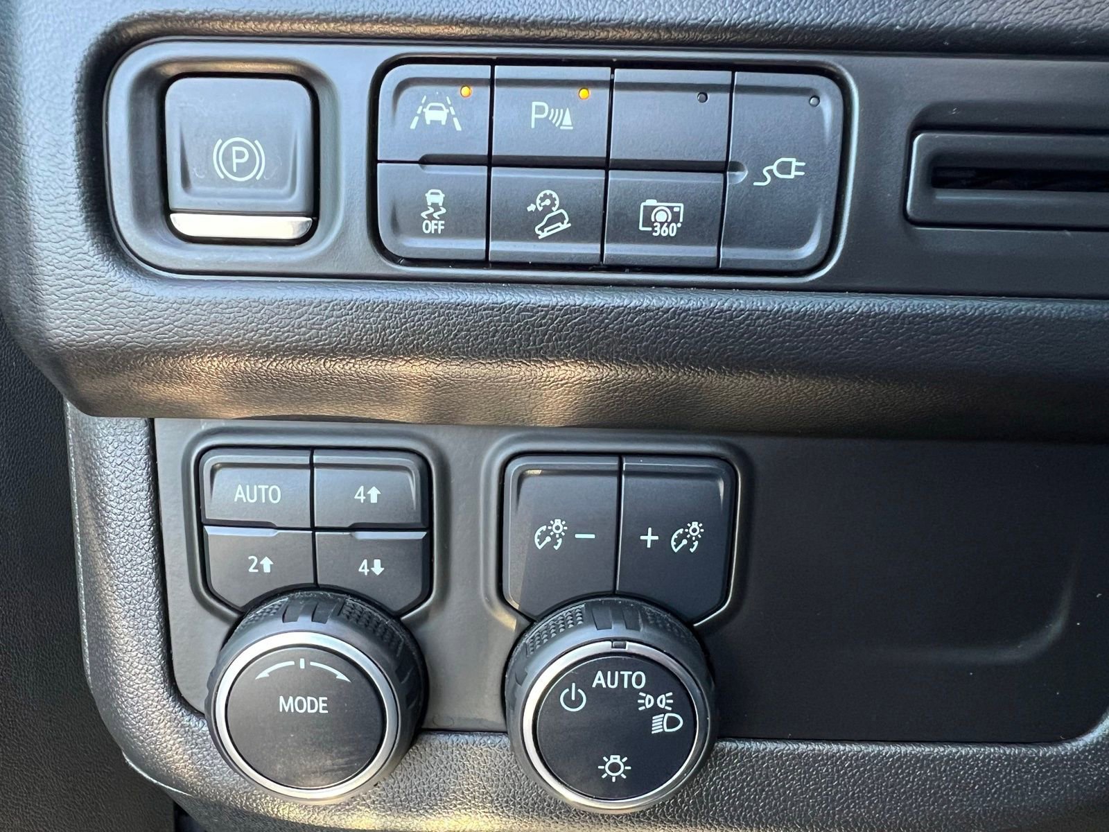 Used 2022 Chevrolet Tahoe Z71 w/ Luxury Package image 42