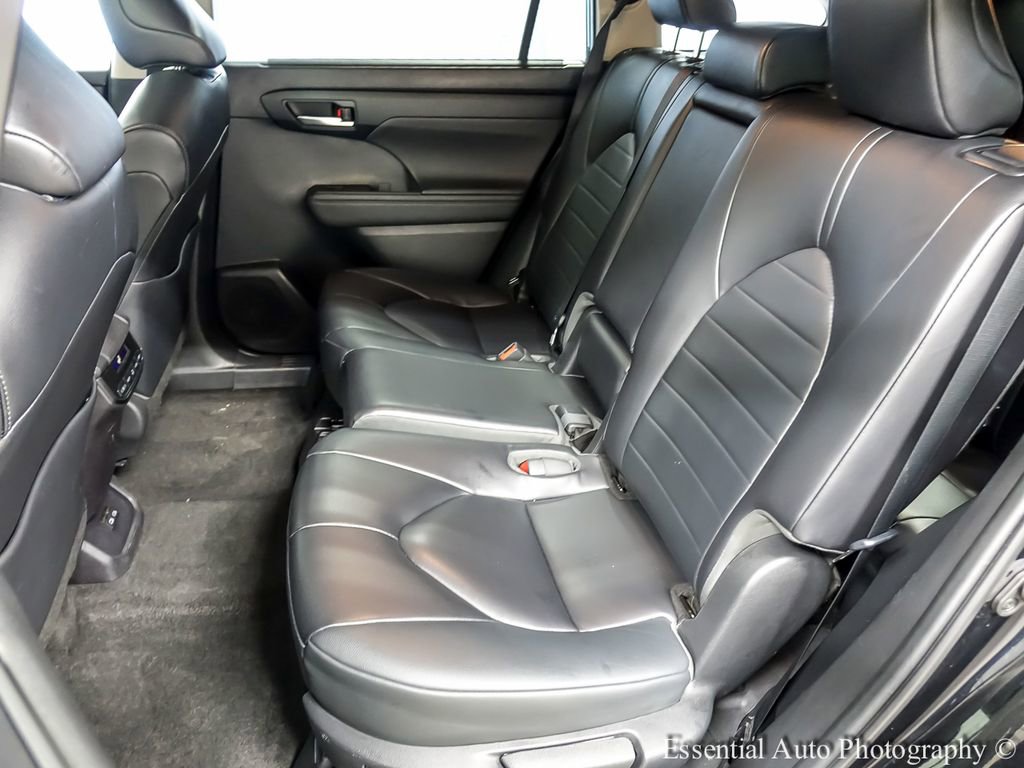 Used 2023 Toyota Highlander XLE AWD/4WD image 10