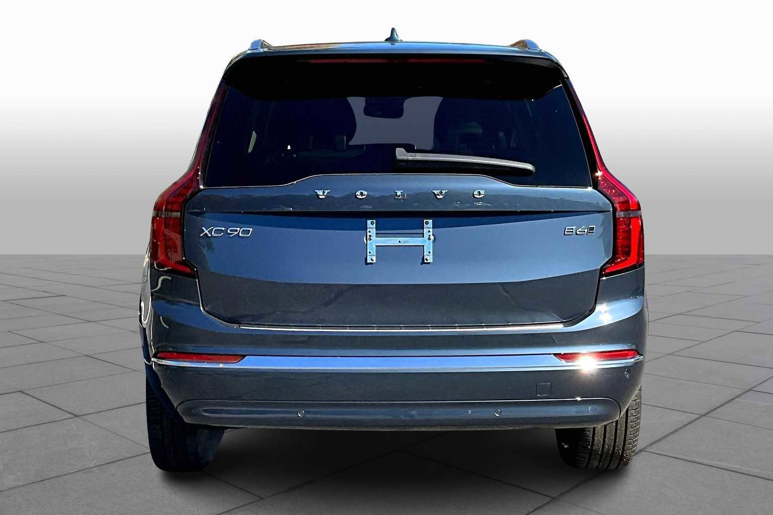 New 2026 Volvo XC90 B6 Plus w/ Protection Package Premier AWD/4WD image 4