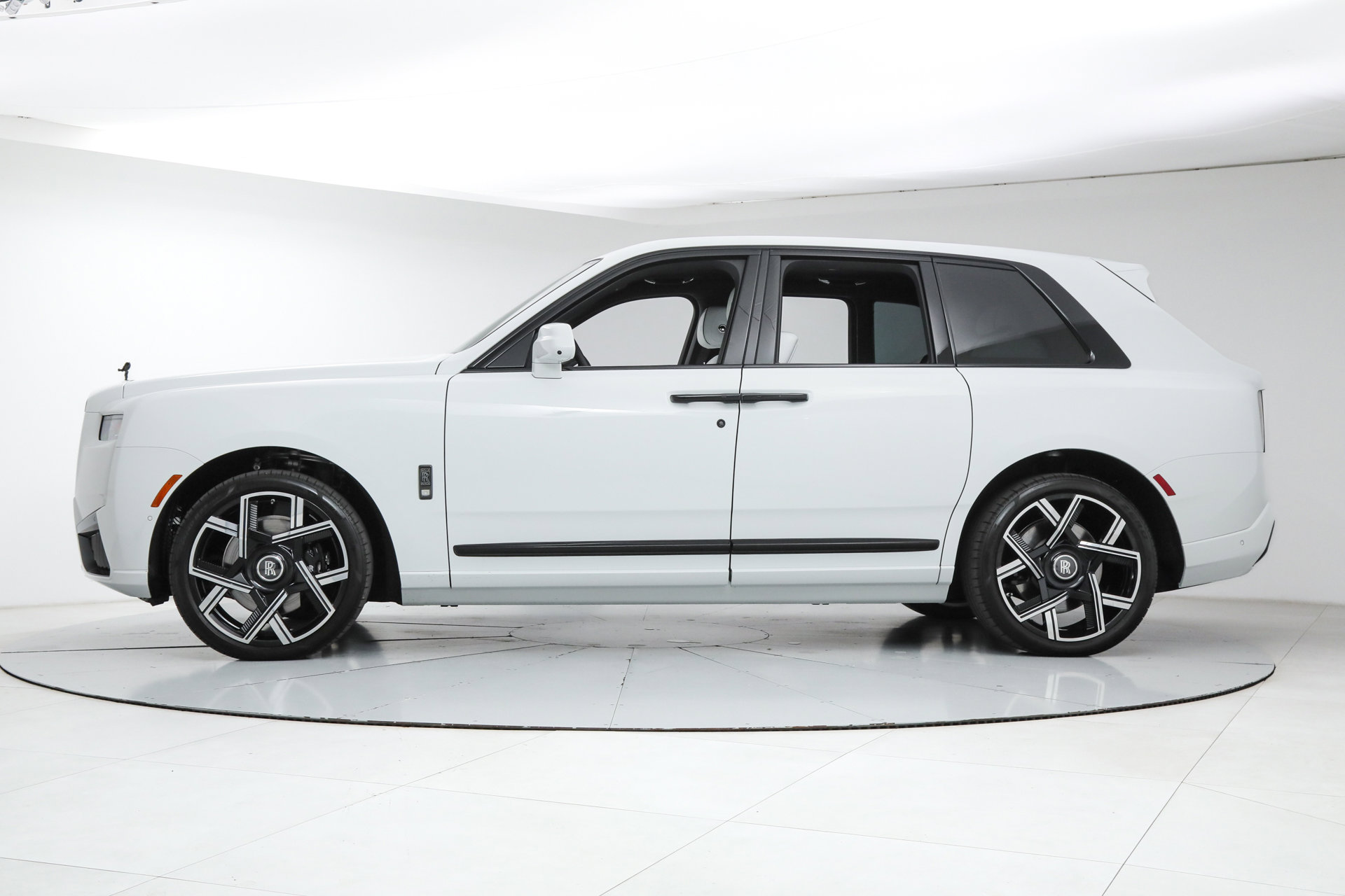 Used 2026 Rolls-Royce Cullinan Black Badge image 2