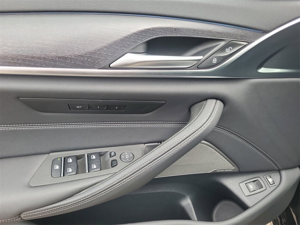 Used 2022 BMW 530e xDrive 530e iPerformance w/ Premium Package image 17