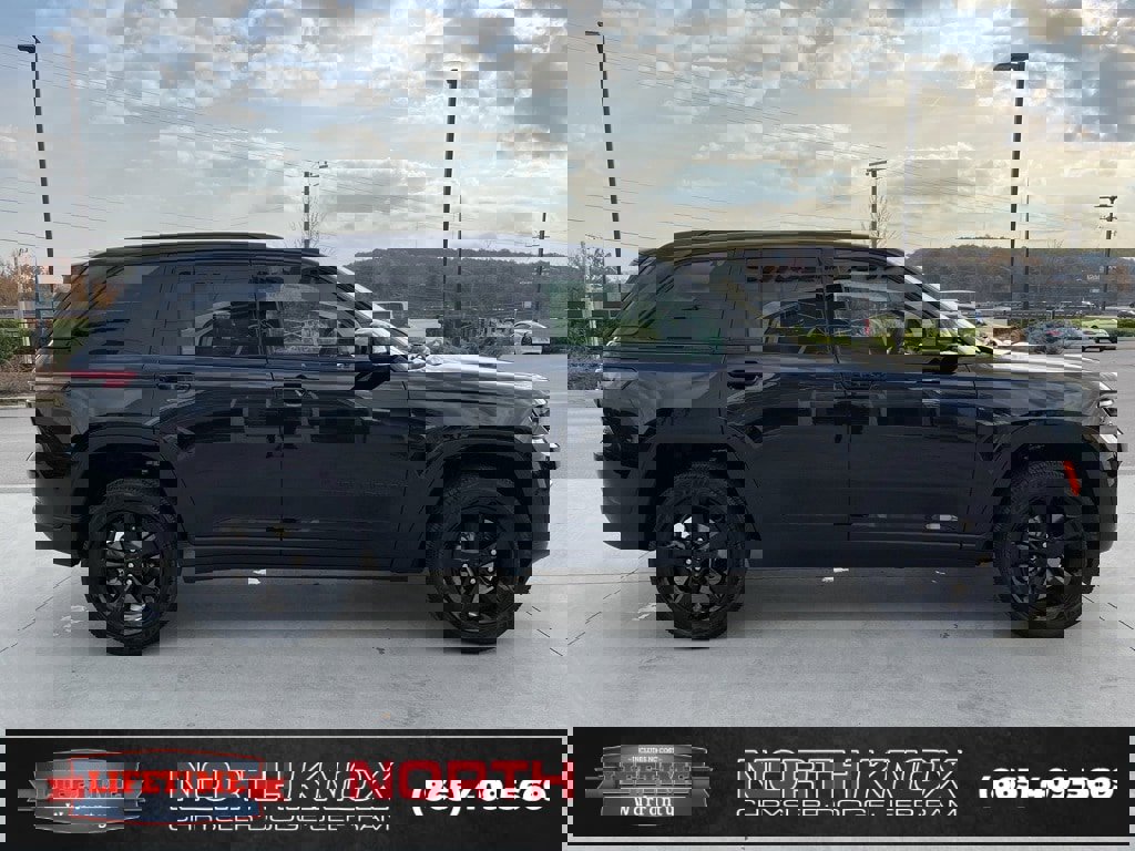 New 2025 Jeep Grand Cherokee Altitude image 22